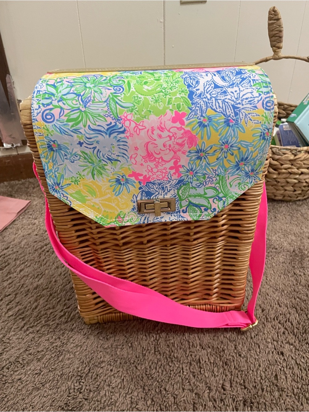 NWOT Lilly Pulitzer Woven Picnic/Wine Bottle Crossbody Bag with Floral Canvas